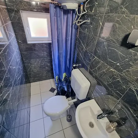 Adventure Tara Κάμπινγκ Φότσα